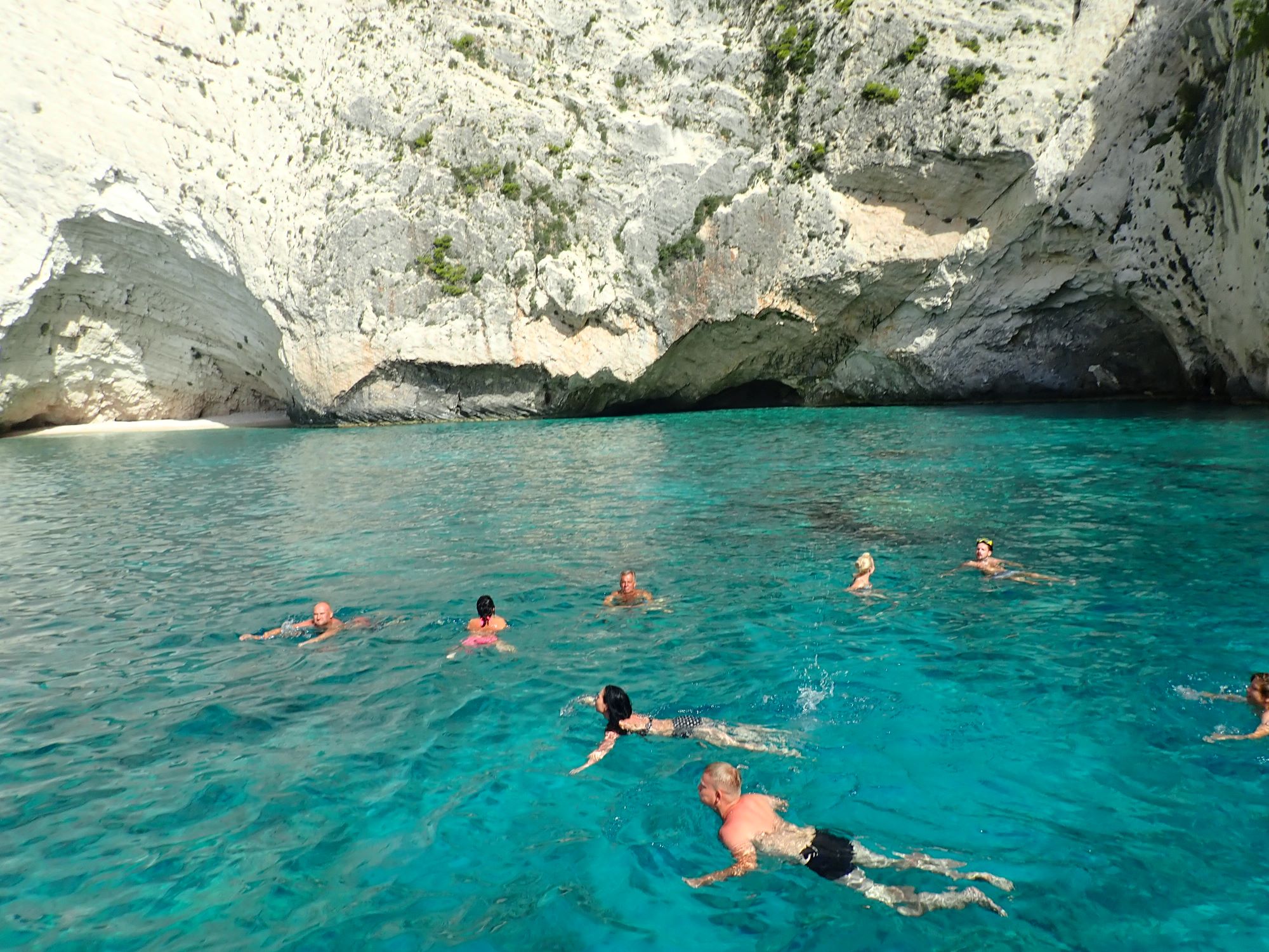 Blue Bay Bernd schwimmt